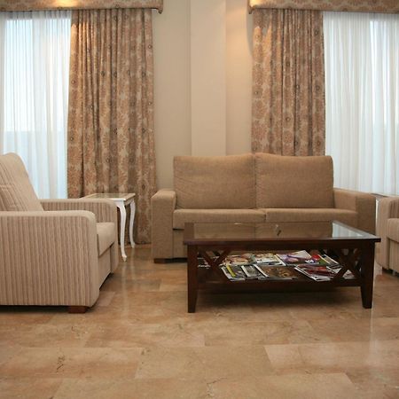 Hotel Torre Del Oro La Rinconada ภายนอก รูปภาพ