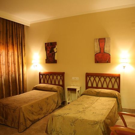Hotel Torre Del Oro La Rinconada ภายนอก รูปภาพ