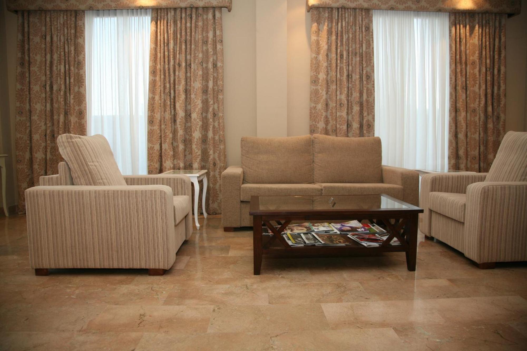 Hotel Torre Del Oro La Rinconada ภายนอก รูปภาพ