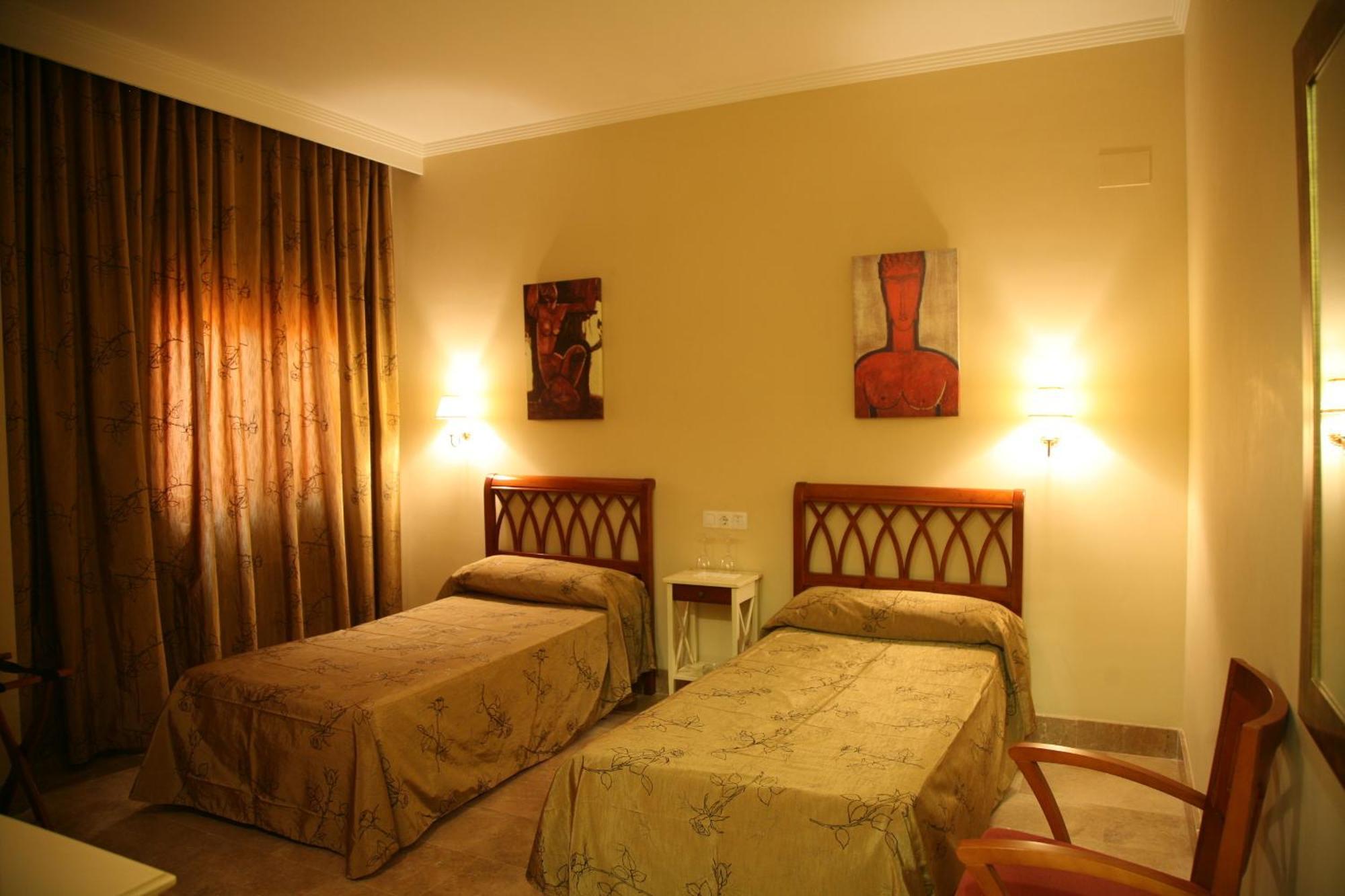Hotel Torre Del Oro La Rinconada ภายนอก รูปภาพ